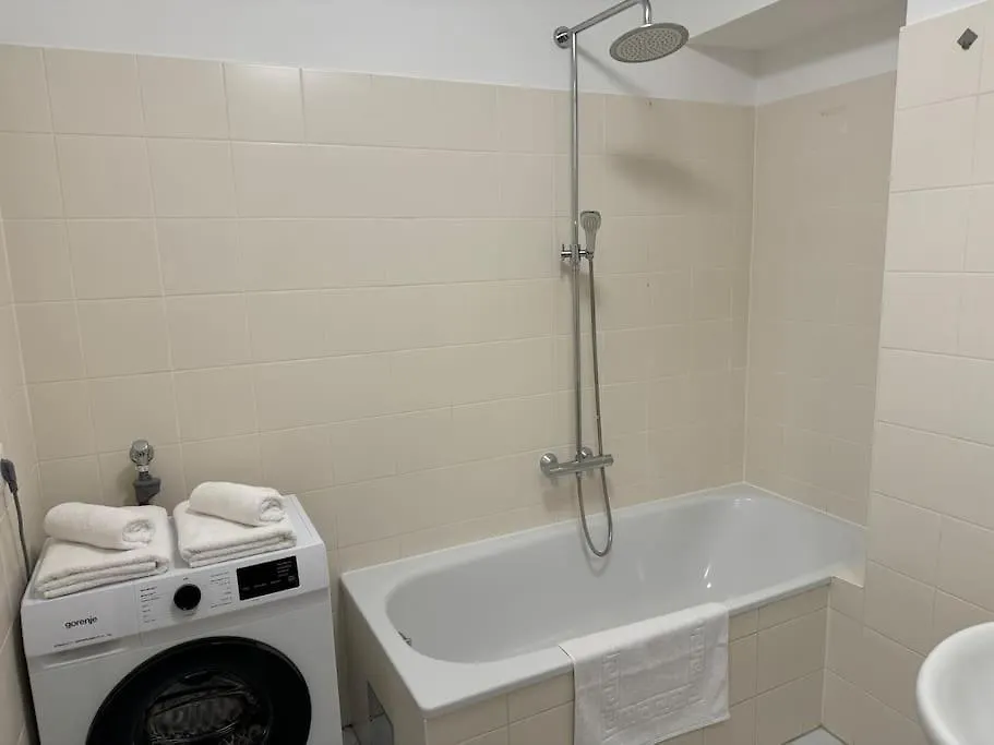 Apartment Fuer 3 Beim Westbahnhof Vienna