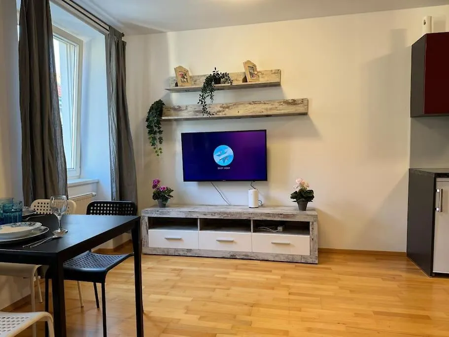 Apartment Fuer 3 Beim Westbahnhof Vienna