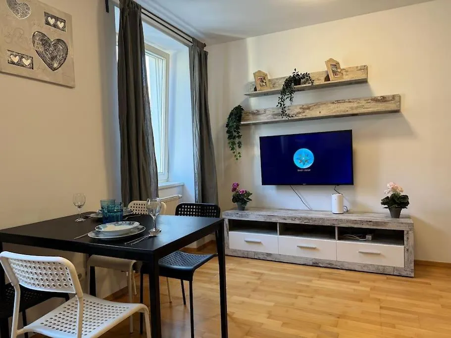 Apartment Fuer 3 Beim Westbahnhof Vienna 0*,  Austria