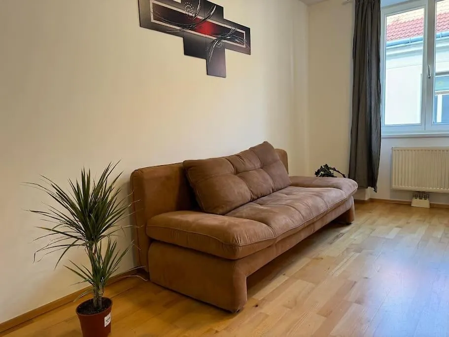 Apartment Fuer 3 Beim Westbahnhof Vienna